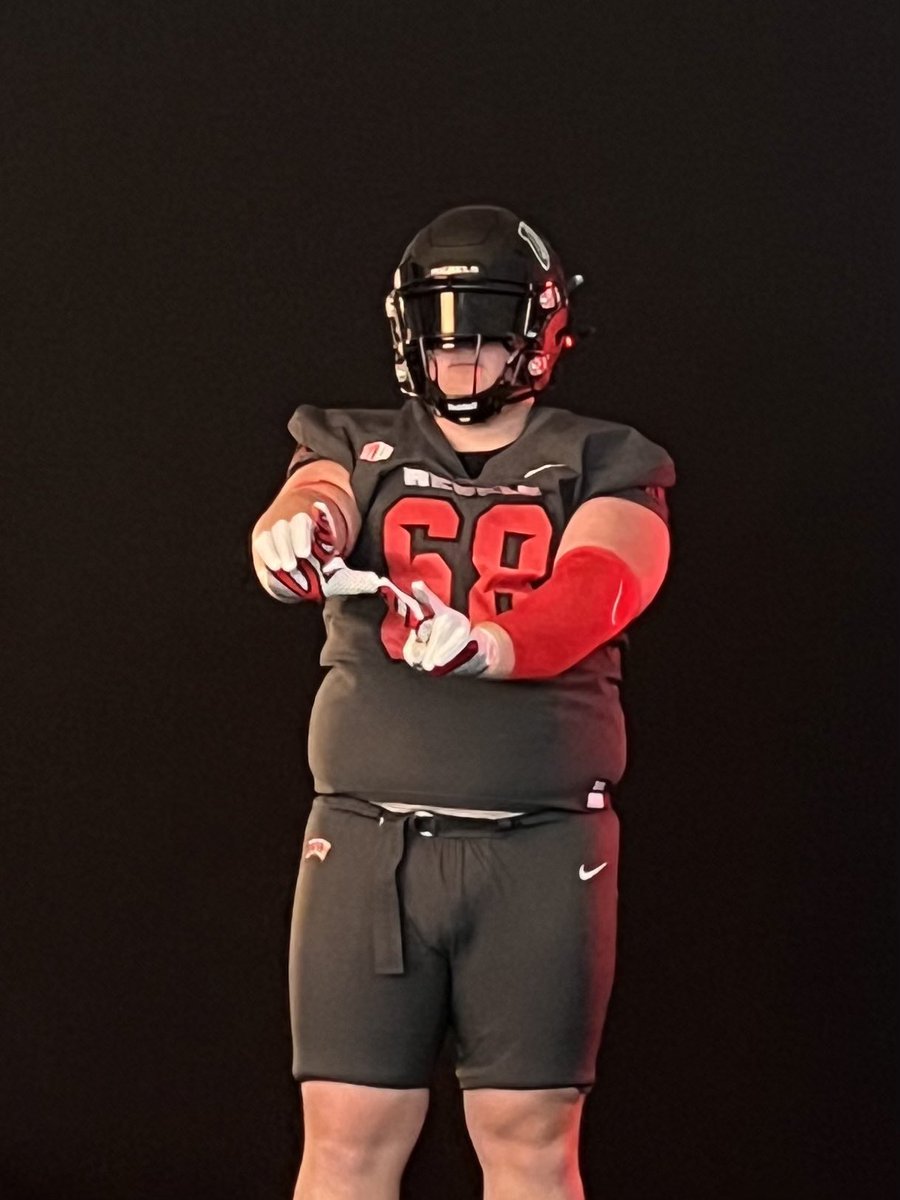 CarsonG61's tweet photo. Huge thanks to @unlvfootball for having me for an unofficial visit! @VanceVice @KelseaWinkle @Coach_Odom @mrlongshore @bcavi68 @cavemanfootball @coach_OFFA @MooseB90 @bangulo https://t.co/T1MqljdyEV