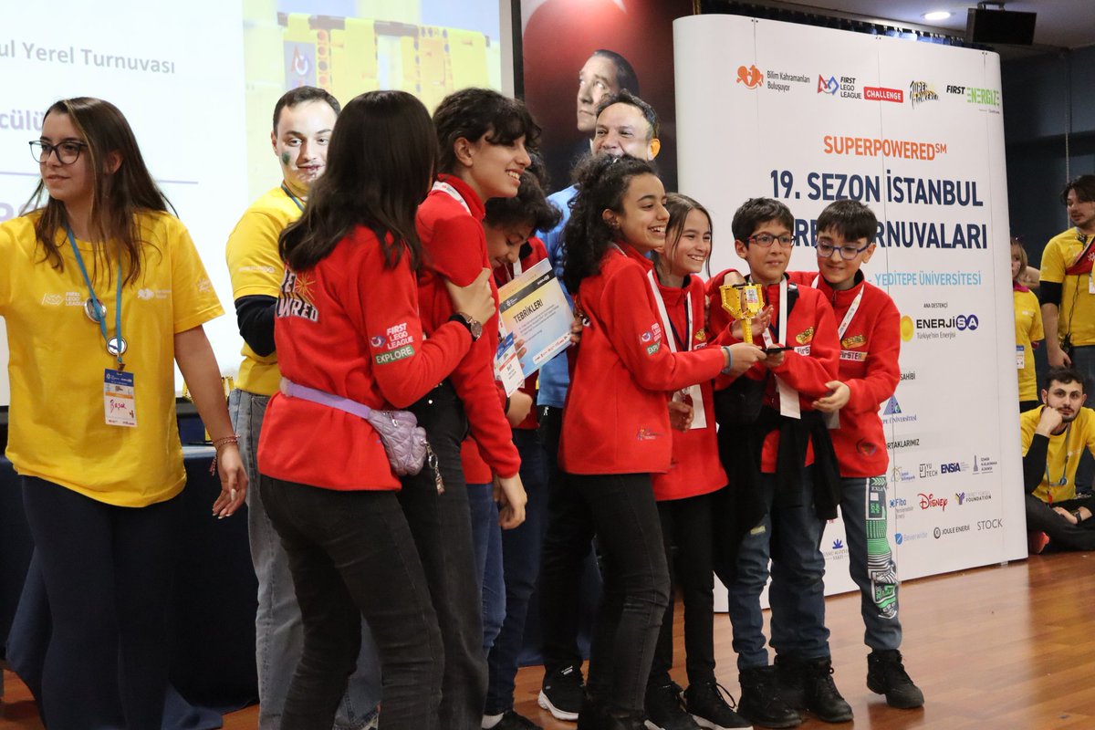 Her zaman tüm çabamız bu güzel çocuklar için oldu ve ilk turnuvamızda dereceyi aldık🏆🥳Teşekkürler canım çocuklar🥰
<a href="/aliihsansu_/">Ali İhsan Su</a> 
<a href="/Hasan_maral/">Dr. Hasan MARAL</a>
<a href="/Murat4Kucukali/">Murat Küçükali</a> 
<a href="/Diyarbakirmem/">Diyarbakır İl Millî Eğitim Müdürlüğü</a>
@argediyarbakir 
<a href="/diyarbakirstem/">DiyarbakırSTEM</a>
<a href="/UcakBilgicBurcu/">Burcu Bilgiç Uçak</a> 
@ykptoprak 
<a href="/yaman_fikriye/">Dr. Fikriye Yaman</a>
<a href="/BilimKahraman/">Bilim Kahramanları</a>