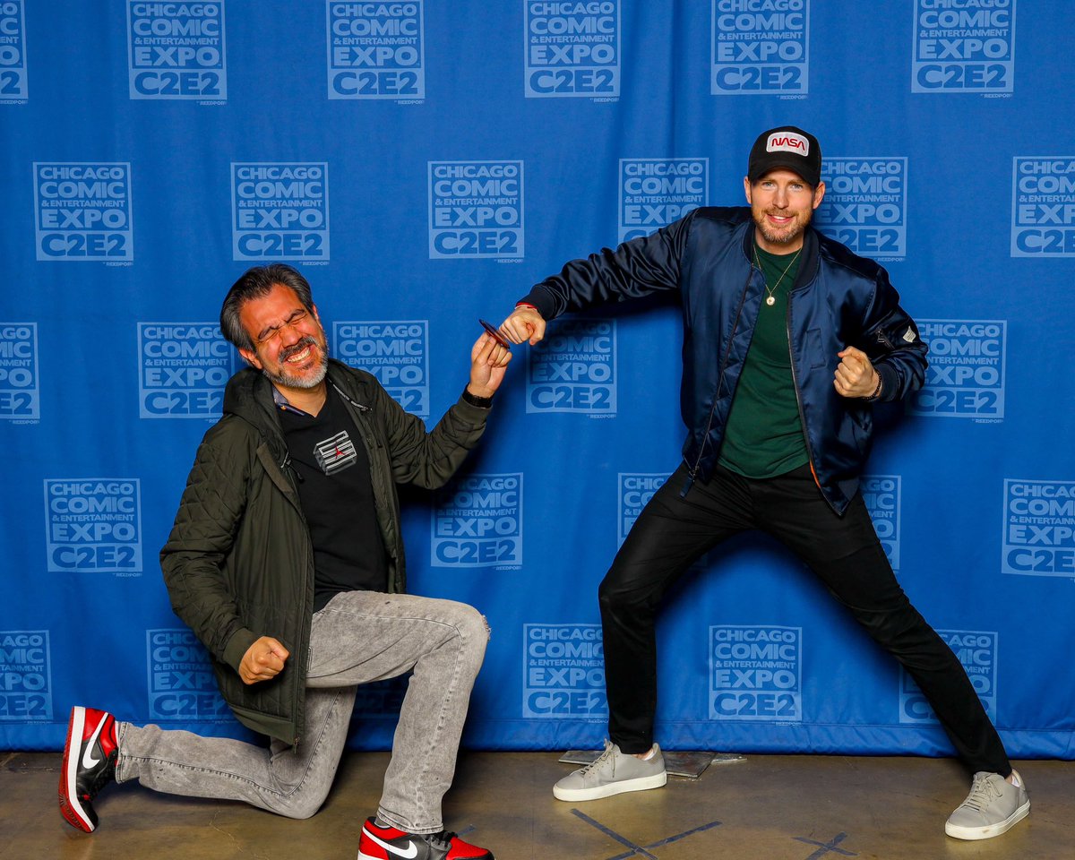 HeyCoachT's tweet photo. I may need a BIGGER shield!

Not a bad way for my first time at @c2e2 ! 

Thank you @ChrisEvans for helping me recreate that STAR SPANGLE moment in @FreeGuyMovie ! 

#ChrisEvans #WTF #c2e22023 #C2E2 @VancityReynolds #ChrisEvansFanatic https://t.co/cd62dqsxlZ