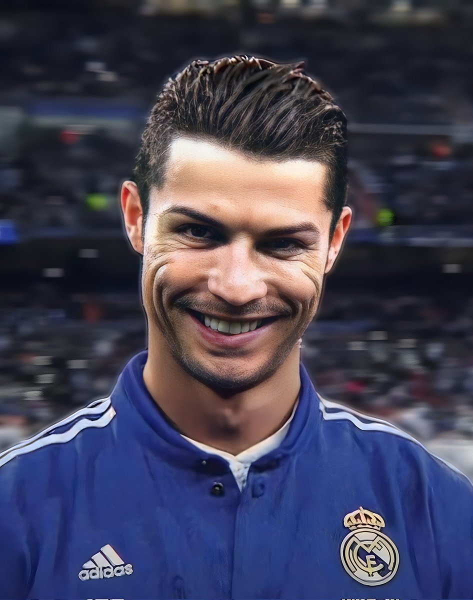 TeamCRonaldo's tweet photo. “That look” when he knows the game is already finished. https://t.co/iGKCxmpCyq