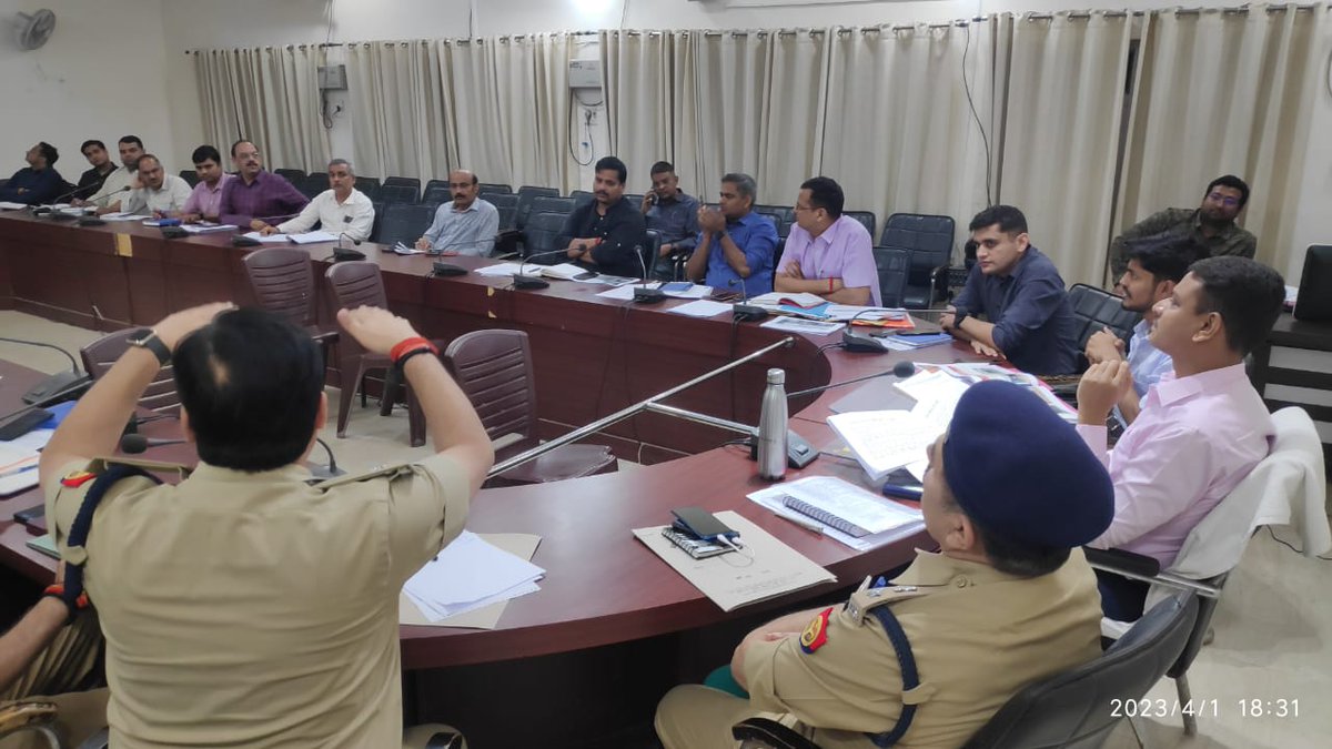 deo_varanasi's tweet photo. राइफल क्लब सभागार में बैठक कर 22 अप्रैल से प्रारंभ होने वाले आयोजन पुष्करम से संबंधित तैयारियों का जायजा लिया एवं उसकी तैयारियों के संबंध में सभी  संबंधित विभागों को समन्वय बनाकर कार्य करने का निर्देश दिया।
@PMOIndia
@CMOfficeUP https://t.co/pf3gQvgiwh
