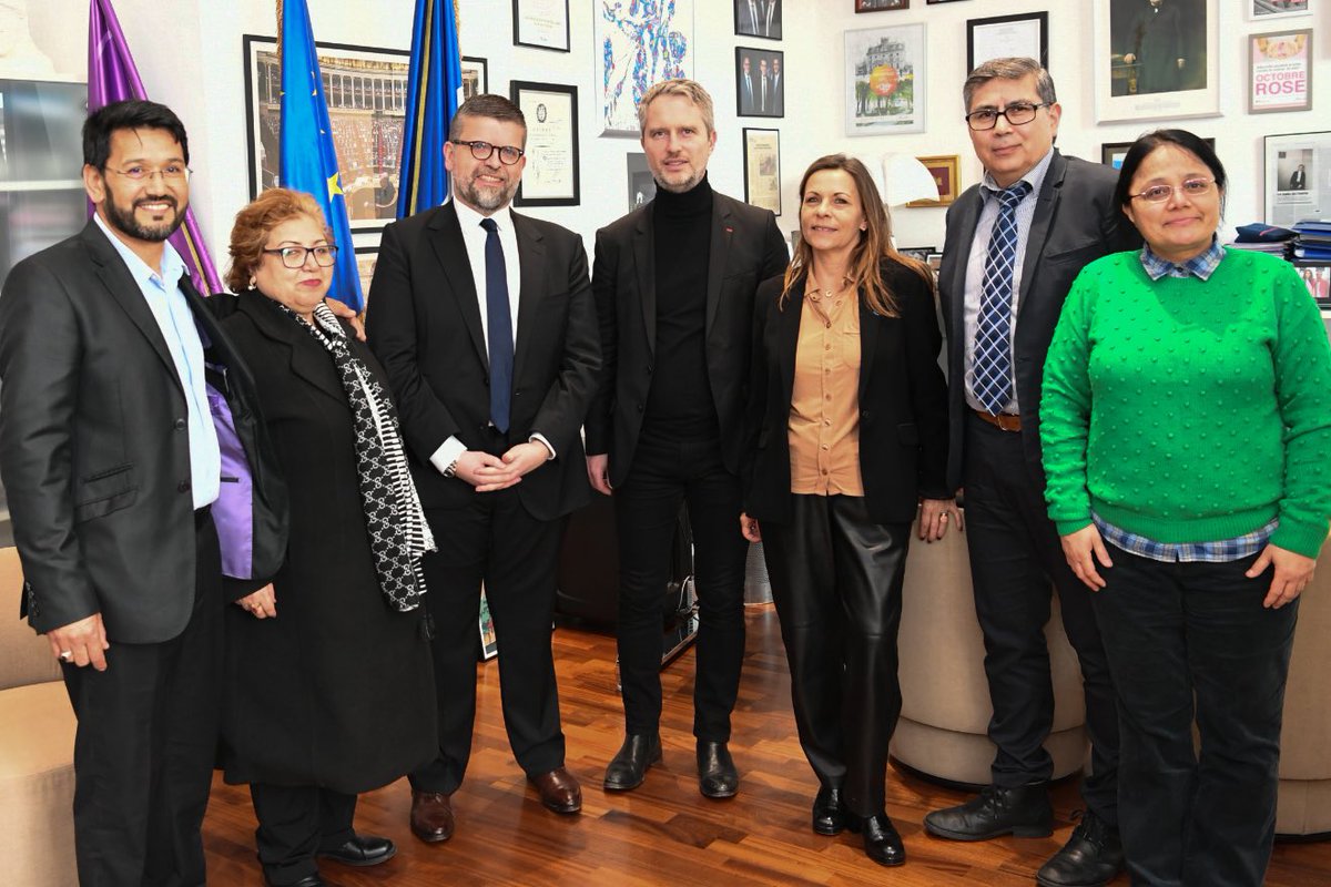 luccarvounas's tweet photo. Avant la tenue de notre colloque « Femmes et minorités en #Afghanistan » ce soir au POC @Alfortville_94, nous avons inauguré en mairie avec l’Ambassadeur @david_martinon une photo du site des #Bouddhas de #Bâmiyan pour garder la mémoire de la culture millénaire afghane. 🇫🇷🇦🇫 https://t.co/nQRrfyasbb
