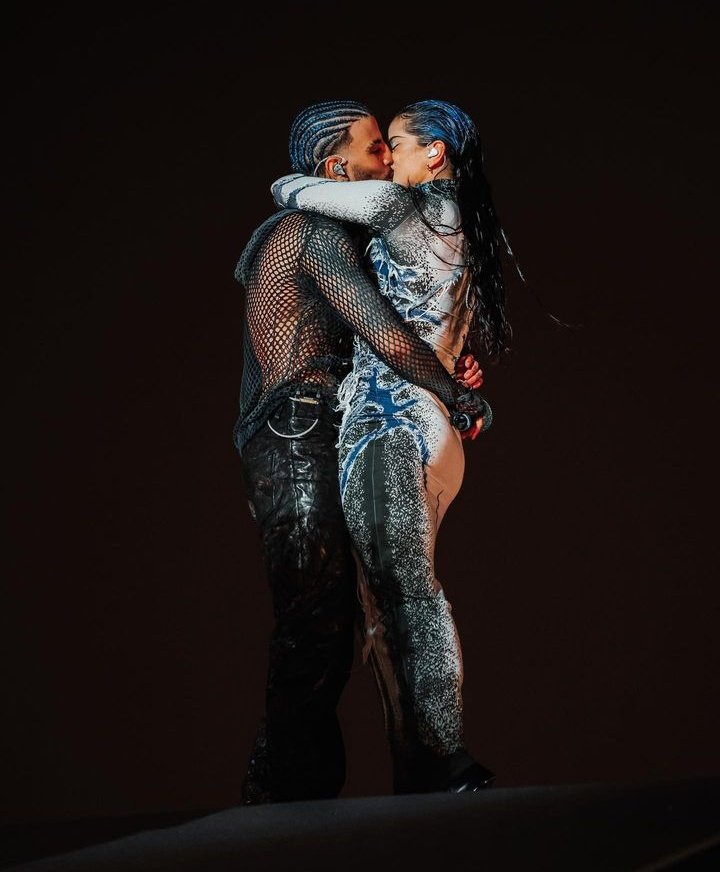 RauwDailyEsp's tweet photo. Rauw Alejandro y Rosalía anoche en Puerto Rico. ❤️ https://t.co/8T9OdlYmA6