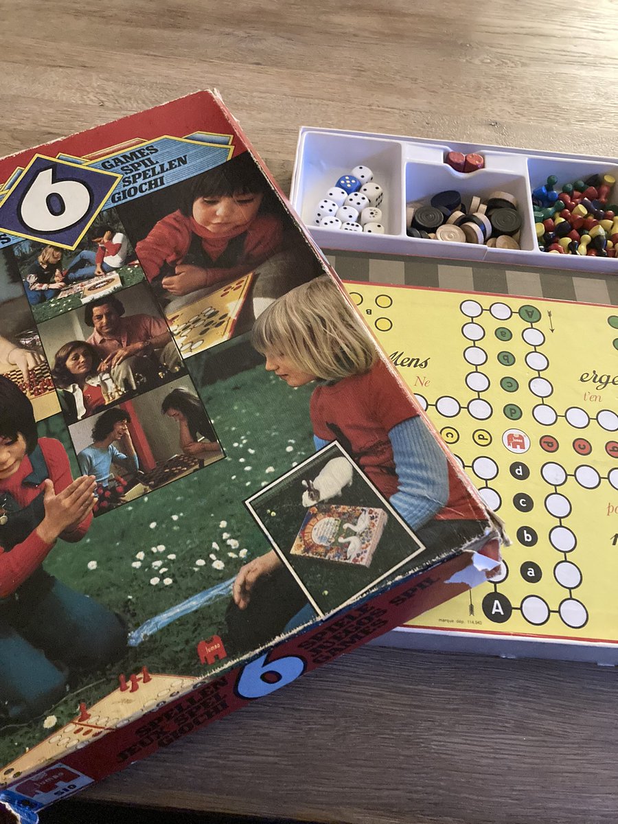 Bilabietje's tweet image. Ik ken die doos al mijn ganse leven... 45 jaar dus. 😅 Ze valt bijna "brokke verskjin" maar al zo erg veel plezier mee beleefd! #Mensergerjeniet 
#fijnweekend allemaal! ❤️