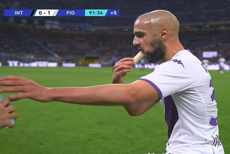 Amrabat a pu rompre son jeûne quelques minutes avant la fin du match entre l'Inter et la Fiorentina. ♥️🤲🏽