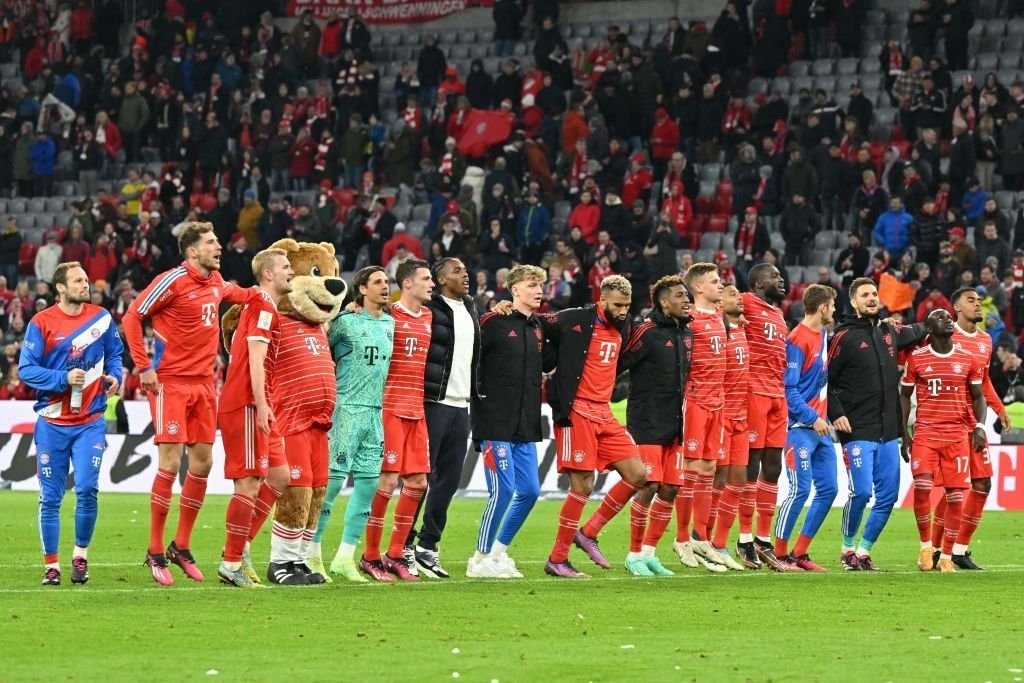 fcbayern_2's tweet photo. أحتفال اللاعبين مع الجمهور بعد الكلاسيكر ❤️ https://t.co/uso71Q8yIK