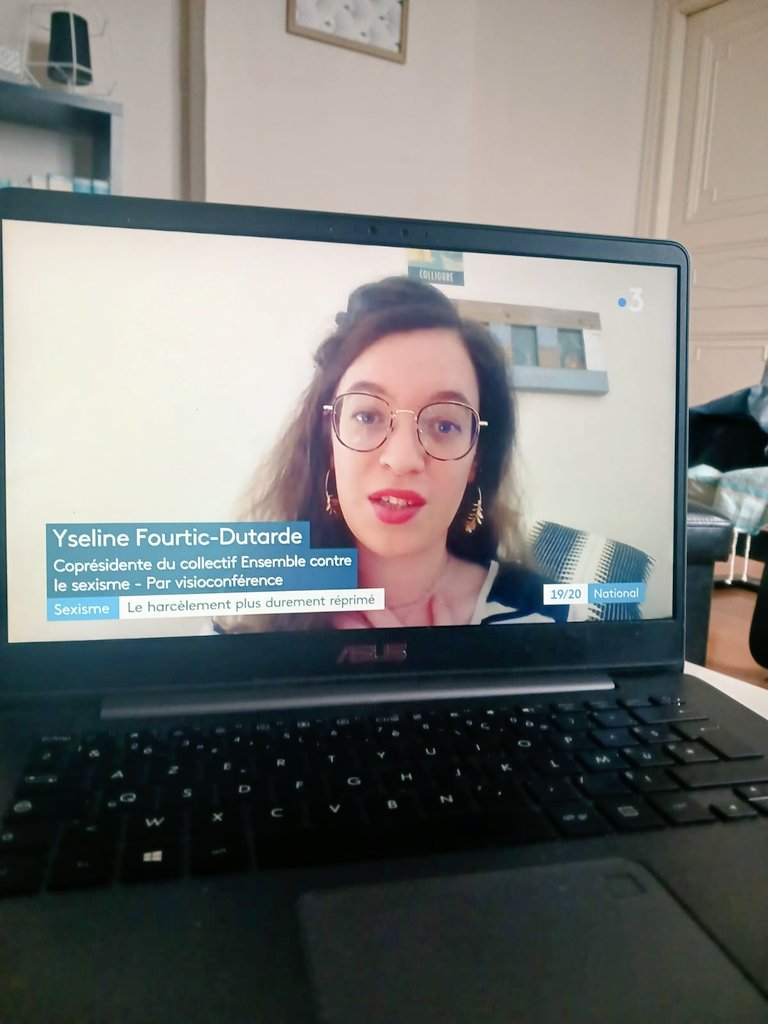yselinefd's tweet photo. Aujourd'hui #1eravril, l'outrage sexiste devient un délit et c'est très sérieux ! 
Quelques mots au JT @France3tv au nom de @CSexisme : le sexisme n'est pas une opinion, c'est un délit. 
La lutte contre l'impunité des auteurs de violences sexuelles et sexistes continue ✊ https://t.co/PsAR96oiPT
