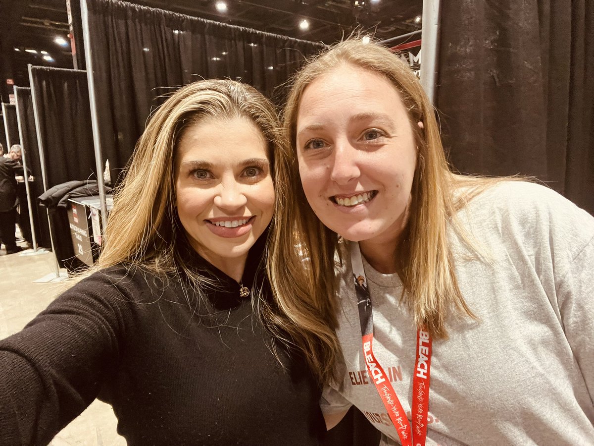 malloryann48's tweet photo. Met the beautiful Danielle fishel today https://t.co/xJeFDckR3u