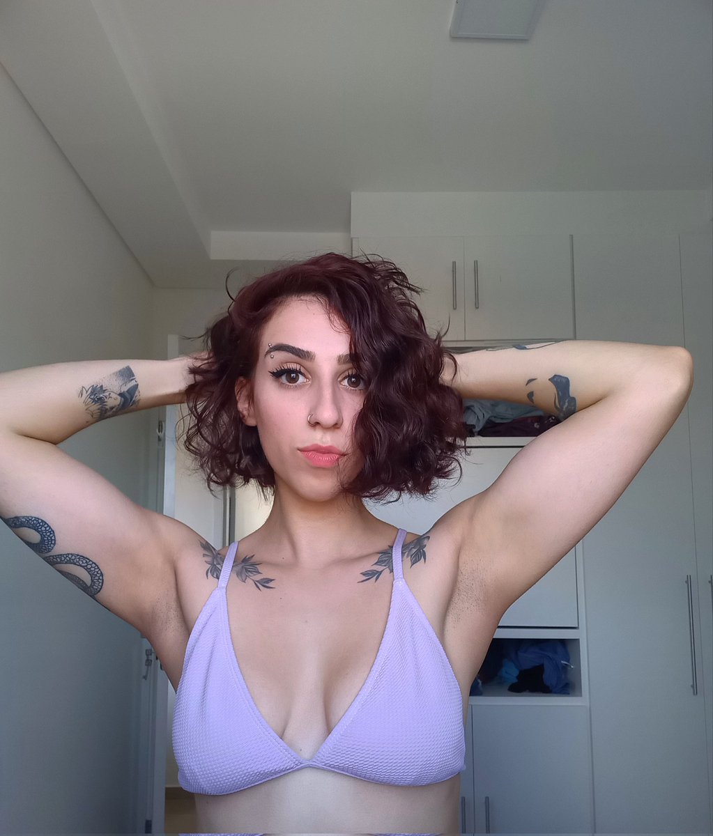 dominguesvero's tweet photo. A curva mais bonita de uma mulher é o biceps!! https://t.co/9e3Kr491lx