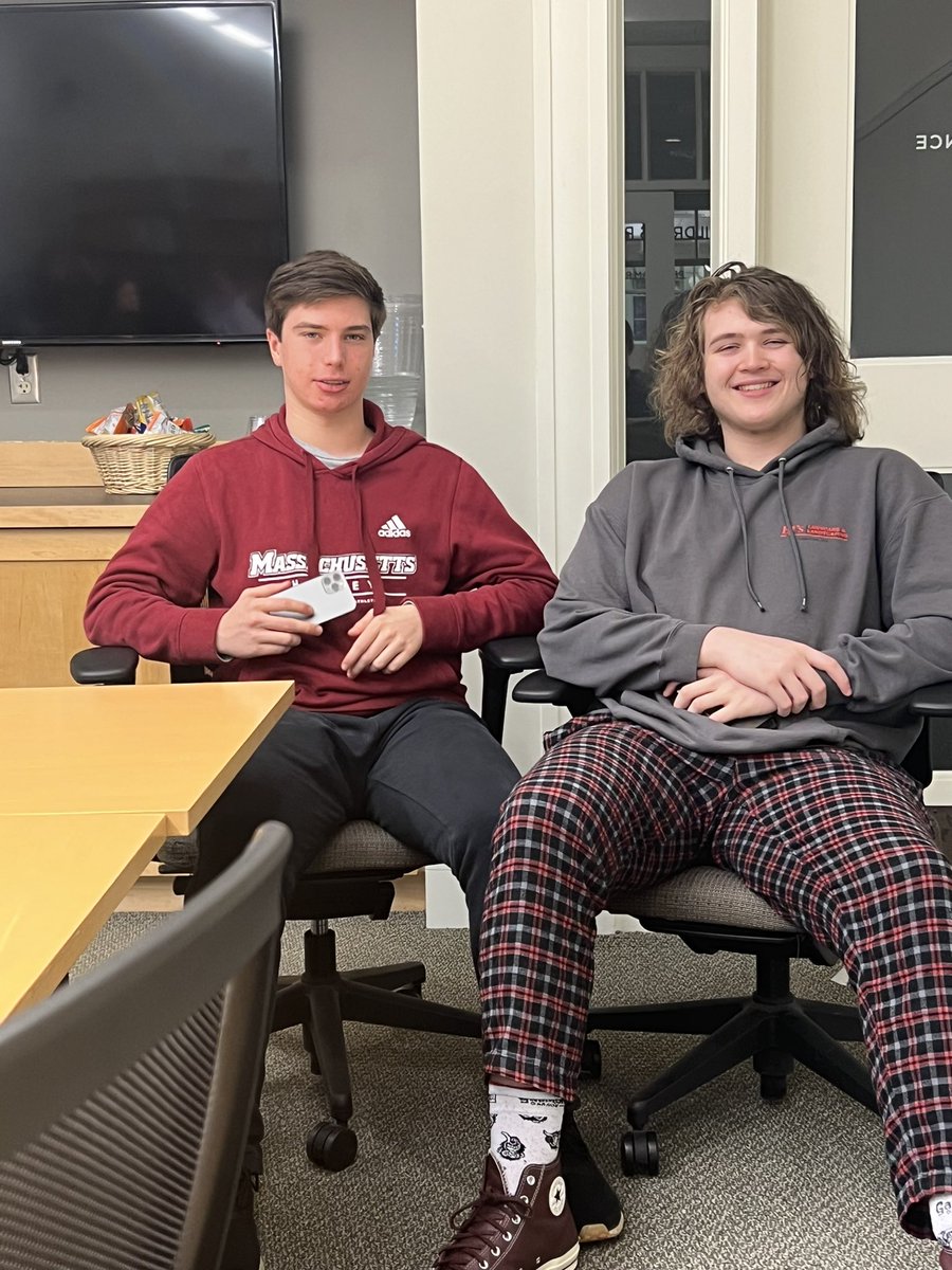 #Mashpee Techsperts are offering tech help at Mashpee Public Library until 3pm! #connectedcommunity