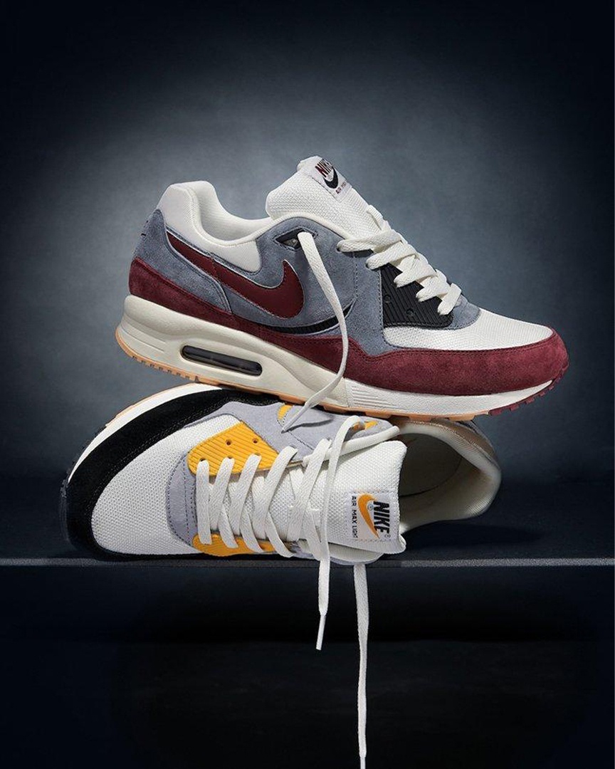 sizeofficial's tweet photo. Our affinity for the '89 #AirMaxLight all kicked off with this 2012 release. Who still has a pair? Head to the #NikeHub for more > https://t.co/AdwWHPPM8h https://t.co/rlqLTE98Z6