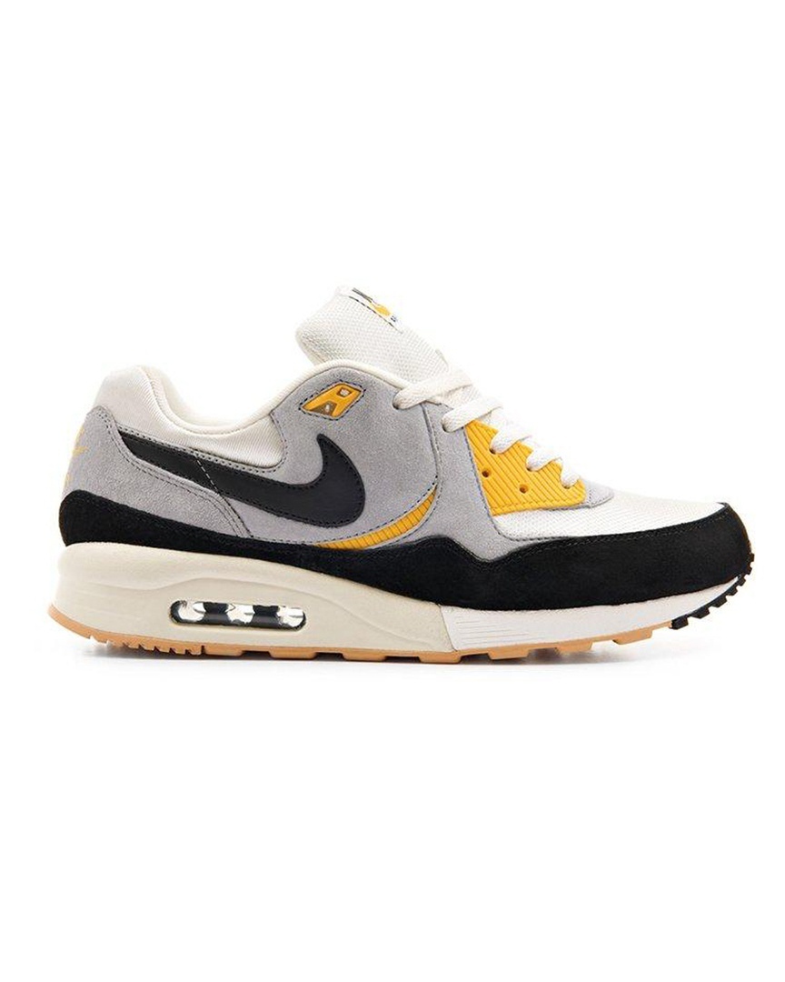 sizeofficial's tweet photo. Our affinity for the '89 #AirMaxLight all kicked off with this 2012 release. Who still has a pair? Head to the #NikeHub for more > https://t.co/AdwWHPPM8h https://t.co/rlqLTE98Z6