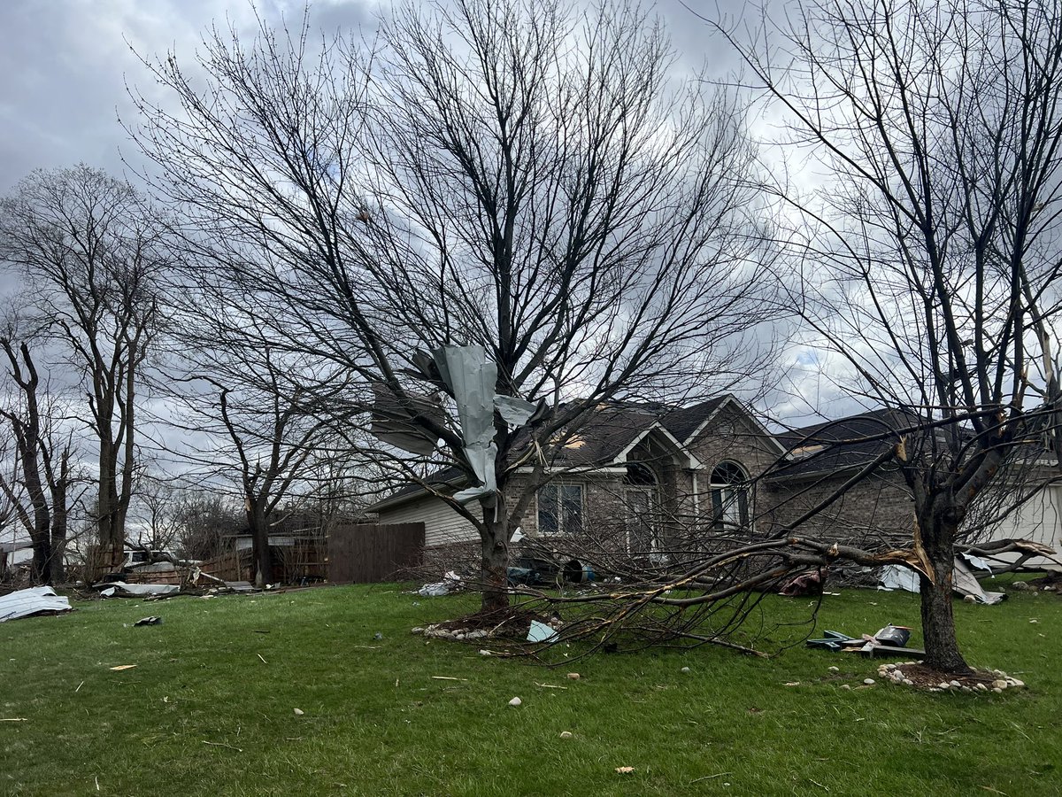 Emily_Ketterer's tweet photo. More photos from Whiteland in the Spring Hill neighborhood this afternoon. These are houses near the Clark Pleasant Library. https://t.co/rcQwVM7572