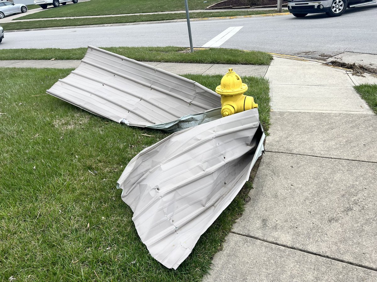 Emily_Ketterer's tweet photo. More photos from Whiteland in the Spring Hill neighborhood this afternoon. These are houses near the Clark Pleasant Library. https://t.co/rcQwVM7572