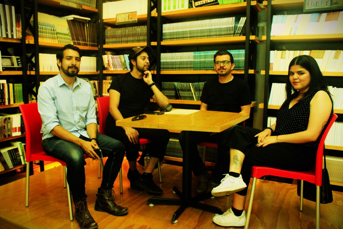 VisitanCuevano's tweet photo. 😶🌫️Conversamos con @RobertoAbad, @zorrito_artico y @rosevicmoon acerca de sus intereses literarios, de esoterismo y de dos curiosidades más. Hicimos un entretenido podcast para el IX Ciclo en #65FILUG
Los libreros de las fotos son de la hermosa Librería de la @Editorial_UG https://t.co/NGKbcDXcOk