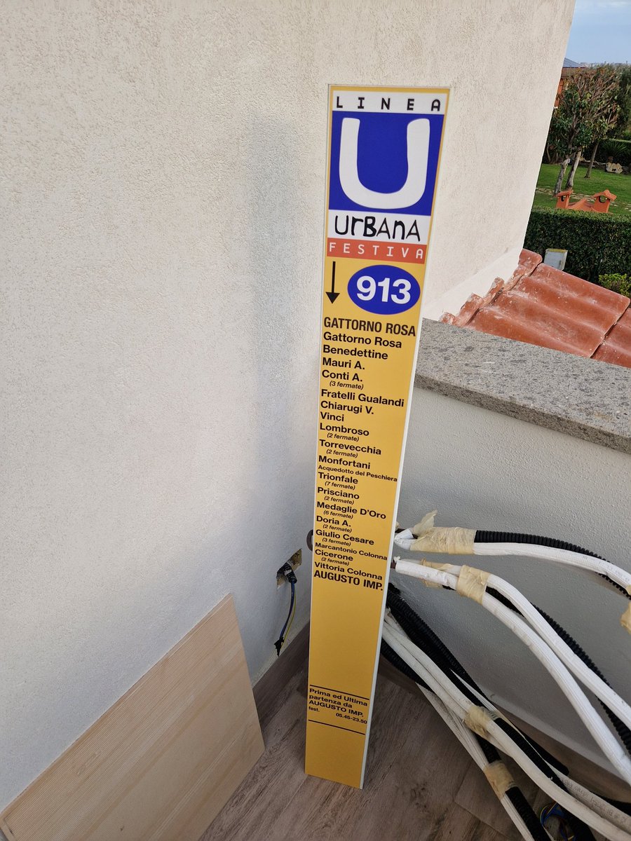RomaTrasporti's tweet photo. Chi rimpiange le vecchie doghe? Ahimè penso che erano più vivaci e il giallo era il colore simbolico della Palina romana...
Quante ne saranno rimaste in giro?
#paline https://t.co/sDkriwJxtl