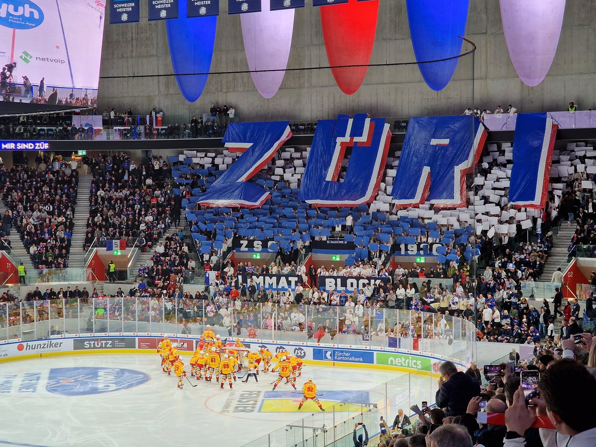 Vollgas #ZSC! Genau in solchen Momenten wie diesen können sich Meisterteams beweisen. Mit zwei Dritteln gibt es noch genug Zeit um mindestens zwei Goals zu schiessen. C'mon, holt den Titel nach #Zürich. Ich glaub nach wie vor daran. #mirsindzüri #mirsinddihei #zsclions