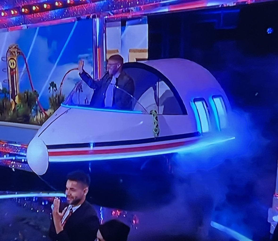 emilypearcce's tweet photo. @antanddec #ICanSeeYourThing #SaturdayNightTakeaway https://t.co/FwKJNK1AYW