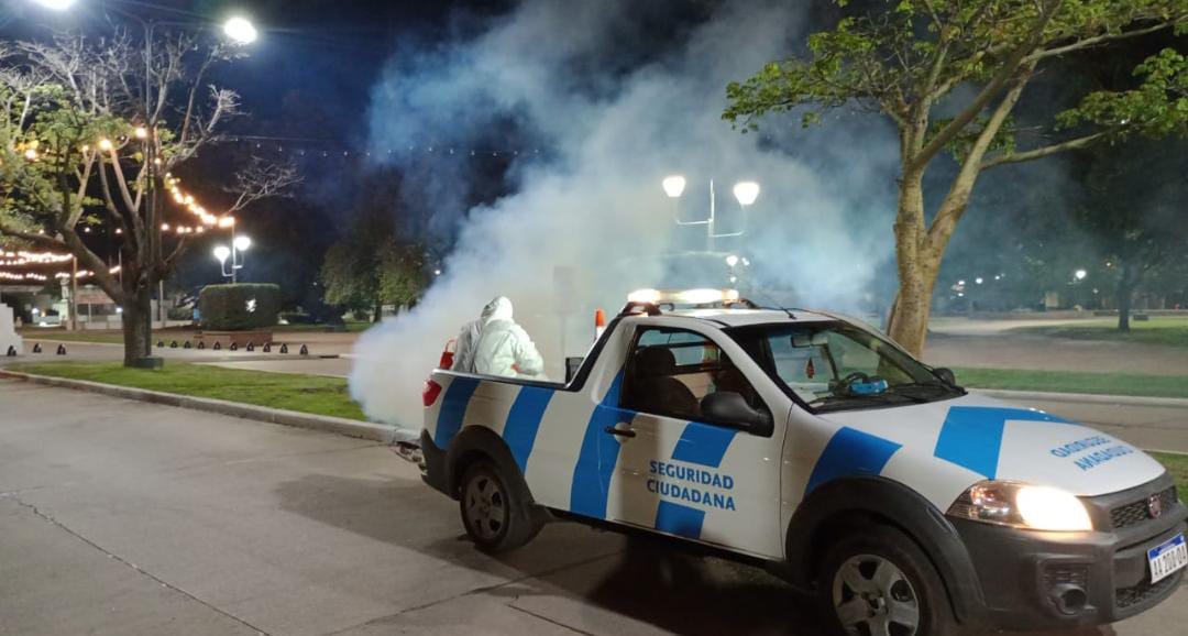 general_cabrera's tweet photo. Fumigación contra mosquitos

Anoche se realizó un recorrido de 15 km por la ciudad para fumigar contra el mosquito.

‼️Es importante mantener el patio DESMALEZADO y ELIMINAR cualquier objeto que pueda acumular agua. 

‼️ Cambiá el agua de floreros y  del bebedero de tu mascota https://t.co/GxN8sWKSgs