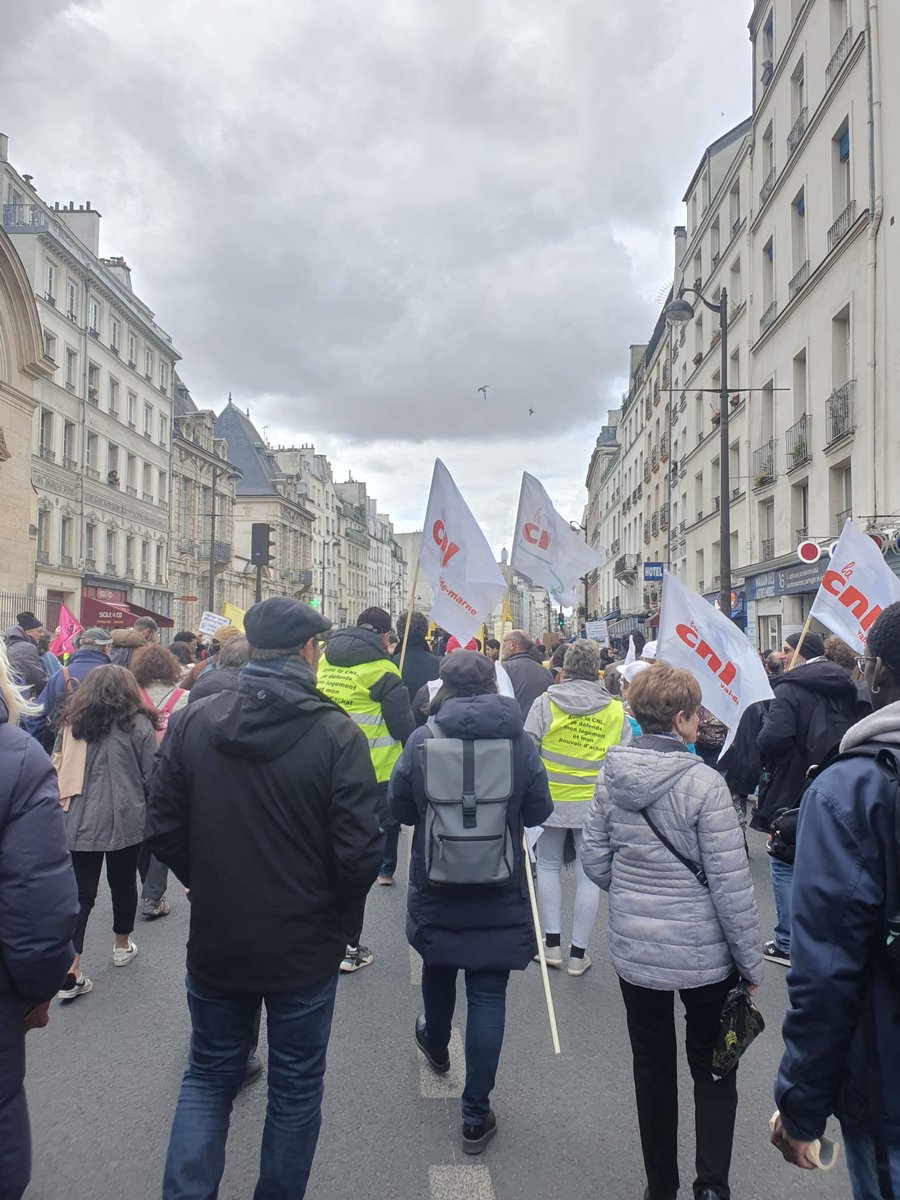 La_CNL's tweet photo. Un logement pour tou-tes! Aujourd'hui à #Paris les associations et syndicats étaient rassemblés avec des militant-es #CNL venu-es en nombre pour refuser la fin de la trêve hivernale, revendiquer #0expulsion et exiger le #retraitloiKasbarianBergé 
#Déterminés https://t.co/epLBy3PiPF