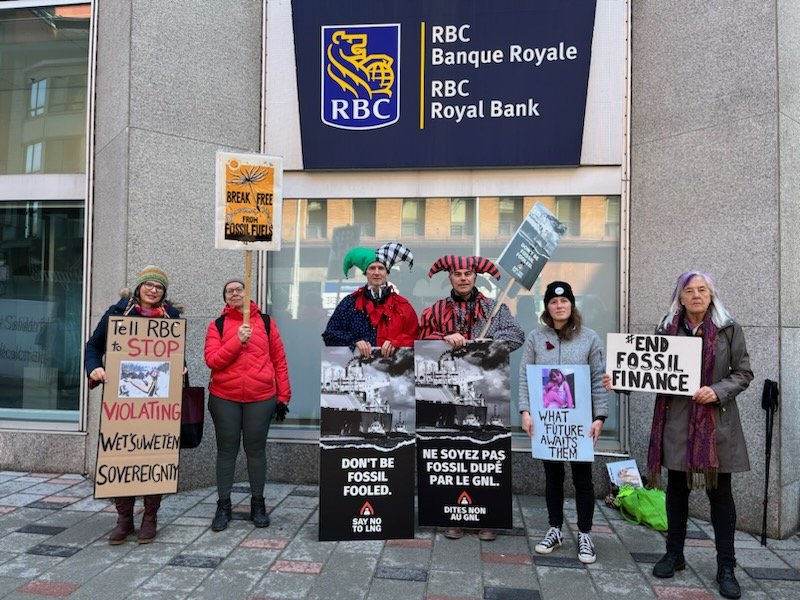 Joining our comrades at the Ottawa #FossilFoolsDay action in solidarity with Wet’suwet’en land defenders @Gidimten @Indigenous_ca