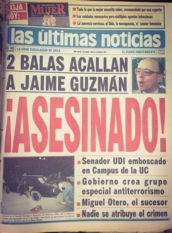 BotCheckerCL's tweet photo. Hoy se cumplen 32 años del atentado que acabó con la vida de Jaime Guzman.
El 2016, su hermana Rosario Guzmán, decidió escribirle una carta abierta. En ella asegura que su hermano fue asesinado por la propia dictadura.

Algunas citas de interés:

- "Pinochet le dijo a nuestra madre que él sabía que te matarían ese 1 de abril y que mandó a sus hombres para protegerte, pero que lamentablemente no te encontraron… Cuando yo le había preguntado años atrás a Contreras por qué sentenció en una reunión: “Hay que matar a Guzmán”, él me respondió impertérrito: “Dígale a su hermano que yo no amenazo…”

- "Cuando te balearon te condujeron al Hospital Militar y muchos se preguntaron ¿por qué no al hospital de la PUC, que era tu segunda casa?… Al salir Pinochet del quirófano donde te ingresaron se dirigió hacia mí (ya que nuestra madre no estaba en Chile) para decirme que los médicos no habían podido salvarte la vida, mientras su expresión de alivio hacía imposible ocultar su contento…"

- "Cuando quien fuera vocero del gobierno militar leyó el parte médico que señalaba: “Fallecido a causa de un atentado terrorista”, le sugirió al doctor que borrara la palabra “terrorista”, lo que el facultativo no hizo…"

- "Poco tiempo después, en un lejano rincón del sur, un joven moreno y robusto se me acercó con cara de sentido pésame, comentándome: “Es que su hermano se había convertido en un peligro para mi tío… Hacía rato que le estaba dando demasiados dolores de cabeza”: ¿Y quién es tu tío?, le pregunté. “Augusto Pinochet”, me respondió”.

- "llamado a declarar como testigo, tú no sólo habrías denunciado a Contreras (como ya lo habías hecho para conseguir la disolución de la Dina), sino también a Pinochet, de quien a esas alturas tenías la convicción de que era el máximo responsable”

- “¿Te acuerdas cuando consciente de que se estaba planeando tu asesinato te preguntabas inquieto qué pasaría con tu partido el día en que te llegara la hora? Prefiero que eso se lo preguntes a tus correligionarios.

-"Lo único que te puedo adelantar es que la UDI fue perdiendo dramáticamente su identidad y hoy está en la UTI"

Carta completa en el link: 

https://t.co/YLkKcABKSP