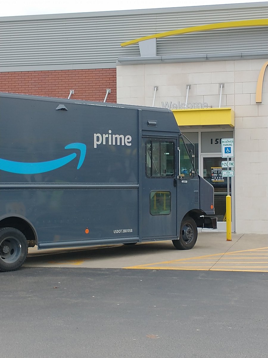dblhelix13's tweet photo. Hmmm....I missed the handicapped placard on this @amazon truck today. 🤔 https://t.co/gayeGcUzde