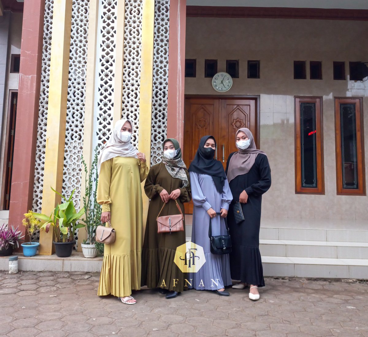 dogejos's tweet photo. My daily business @afnanbusiness 
Production of dress, hijabs, shirts and outwears. Indonesia &amp; international shipping ✈️
https://t.co/fC4WWndwN7

We also accept doge payment 👌
#Dogecoin #Doge #acceptdoge #gamis #dress #shirts #outwear #moslemfashion #afnanofficialstore https://t.co/UQqrMk4wlj