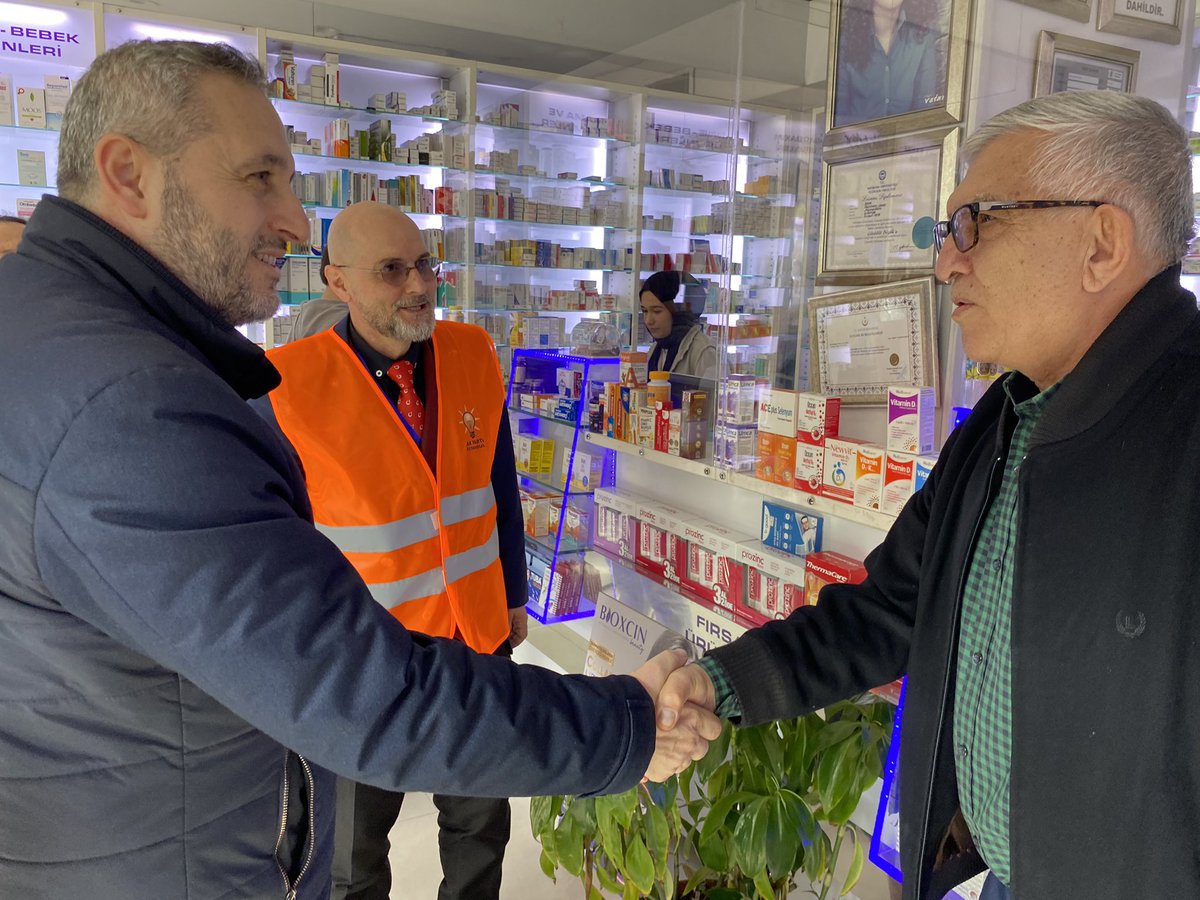 Bugün de Meclis Üylerimiz ve Şile teşkilatı olarak Ataşehir ilçemizdeyiz.

100 bin hane ziyareti programı kapsamında Ataşehir ilçe teşkilatı ile birlikte ortak yürüttüğümüz çalışma da, esnaf ve hane ziyareti yaparak Cumhurbaşkanımız Sn. Recep Tayyip Erdoğan’ın selamlarını ilettik