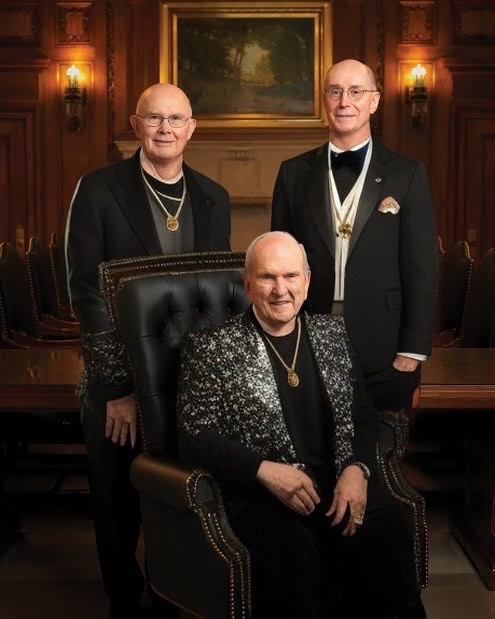 Beehive_Bugle's tweet photo. Happy General Conference weekend! The brethren are adorned and ready to be adored. ⛪️ 🎼 💍 #GeneralConference #LDSConf https://t.co/qQwbUaiJeH
