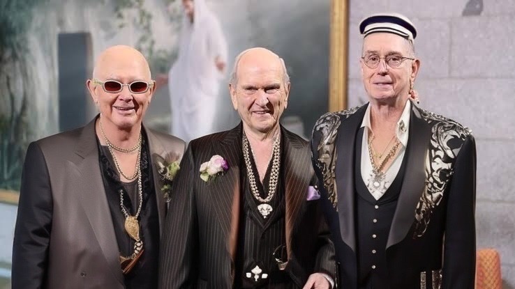 Beehive_Bugle's tweet photo. Happy General Conference weekend! The brethren are adorned and ready to be adored. ⛪️ 🎼 💍 #GeneralConference #LDSConf https://t.co/qQwbUaiJeH