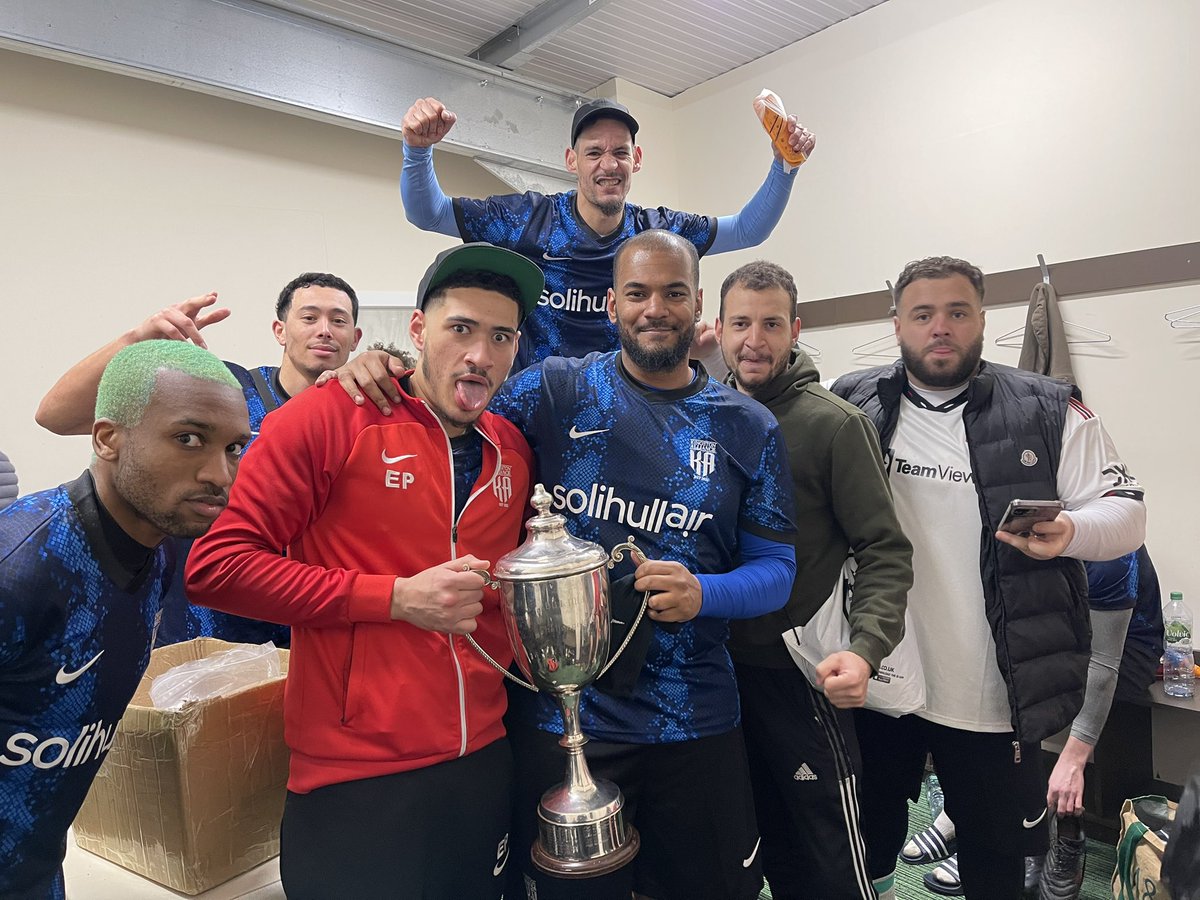 Big win in the final buzzin to get on the score sheet 💙🖤 and my villa boys gone and done Chelsea 😍 big up <a href="/_MrSLS/">Sunday League Settings #MrSLS</a> LETS GO <a href="/KingstonAll22/">Kingston Alliance</a> were the likka at 🏆🍻🍹