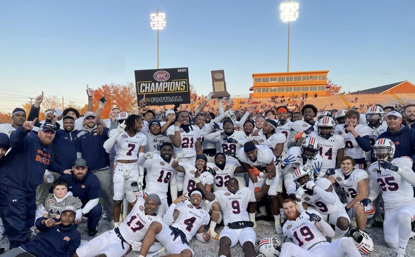 After an amazing visit at UT Martin, and a great conversation with <a href="/chris_polizzi/">Chris Polizzi</a> . I am blessed to receive my first D1 offer‼️@WilsonCentralFB <a href="/Coach_Kuhn/">Ben Kuhn</a> <a href="/Philaboo3/">Coach Booher</a> <a href="/austin_piercey/">Austin Piercey</a>