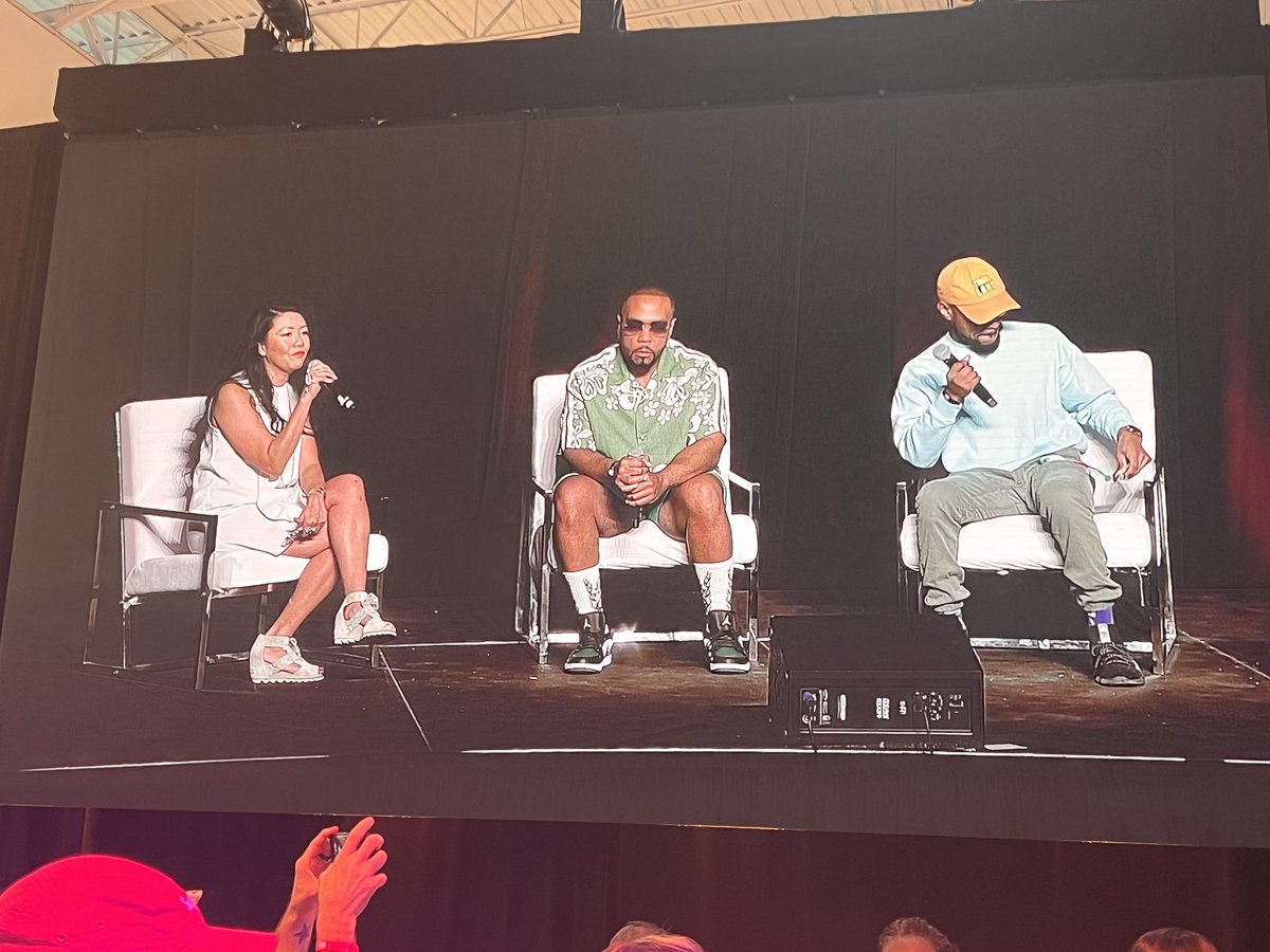 Mega producer <a href="/Timbaland/">Timbaland</a> . Learning about #NFTs, #Music, #AI, putting your art on the #blockchain, etc.

<a href="/MiamiNFTweek/">#MiamiNFTWeek</a>