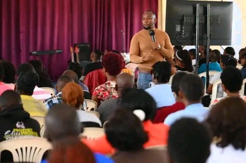 godwin_mwesige's tweet image. Luke 22:36 Then He said to them, "But now, he who has a money bag, let him take [it,] and likewise a knapsack; and he who has no sword, let him sell his garment and buy one.
#ButNow
#ProphetElvisMbonye