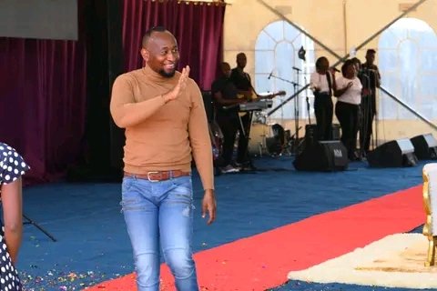 godwin_mwesige's tweet image. Luke 22:36 Then He said to them, "But now, he who has a money bag, let him take [it,] and likewise a knapsack; and he who has no sword, let him sell his garment and buy one.
#ButNow
#ProphetElvisMbonye