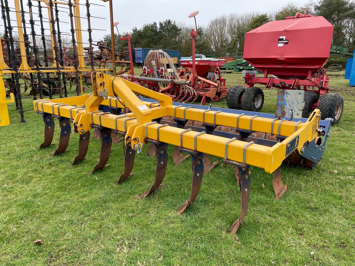 WbarkerBarker's tweet photo. The Threekingham Farm Machinery Auction is now online with ⁦@ibidder⁩ ➡️ https://t.co/2SGqSzCJLt and more photos on ⁦@WillBarkerandCo⁩ 
Live Sale on Saturday 15th April at 10am

#farmmachineryauction #machineryauction #machinerysales https://t.co/jLTPei8hVV