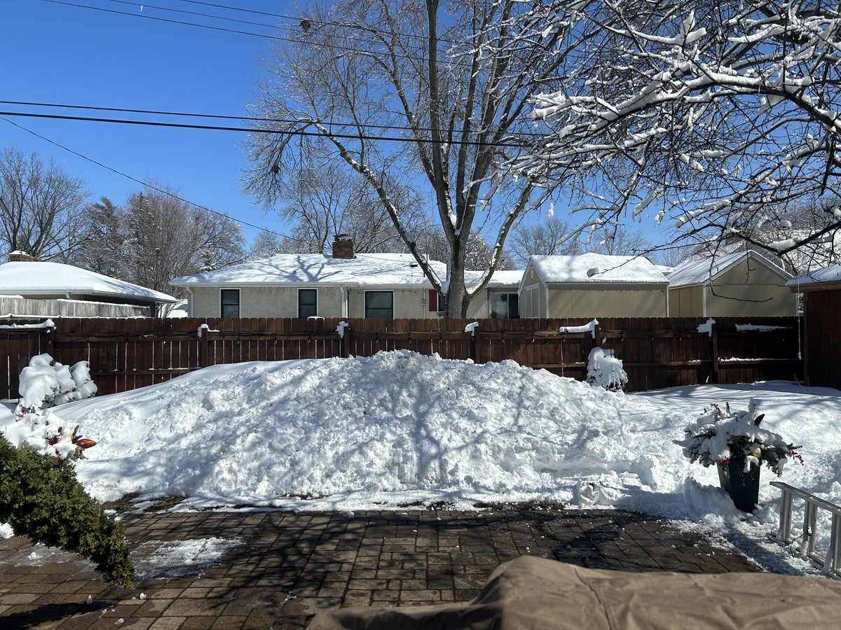 Dassel's tweet photo. The 8โ of snow last night. #aprilfoolz https://t.co/nnJGbwuvaF