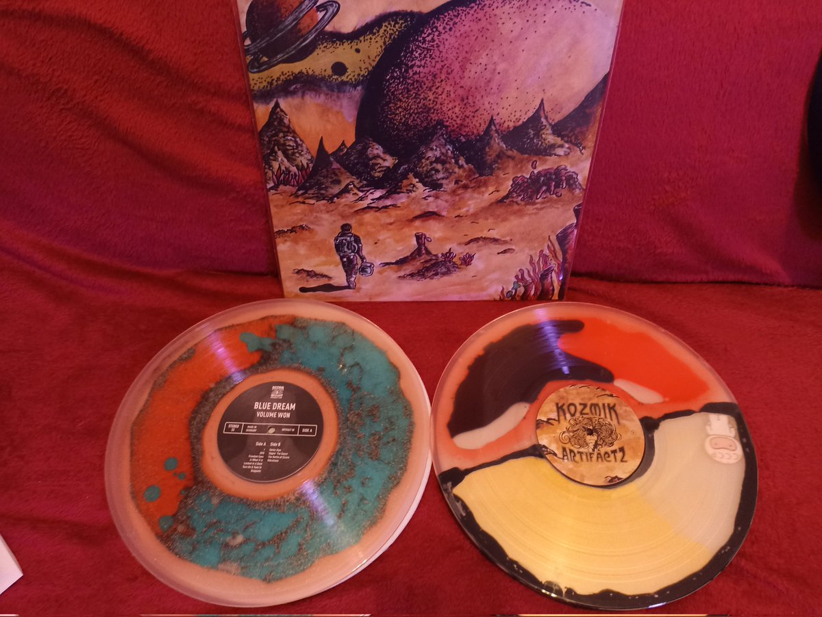 HENNI51999957's tweet photo. New double masterpiece welcome in my collection, double LP : one liquid 2 colors and one half Sand filled/half liquid filled !!! Amazing work !!! #liquidfilledrecord #customrecord @MicroforumVinyl @VinyleAudio @vinylishere ๐คฉ๐๐คฉ https://t.co/qZUmmu1rGZ