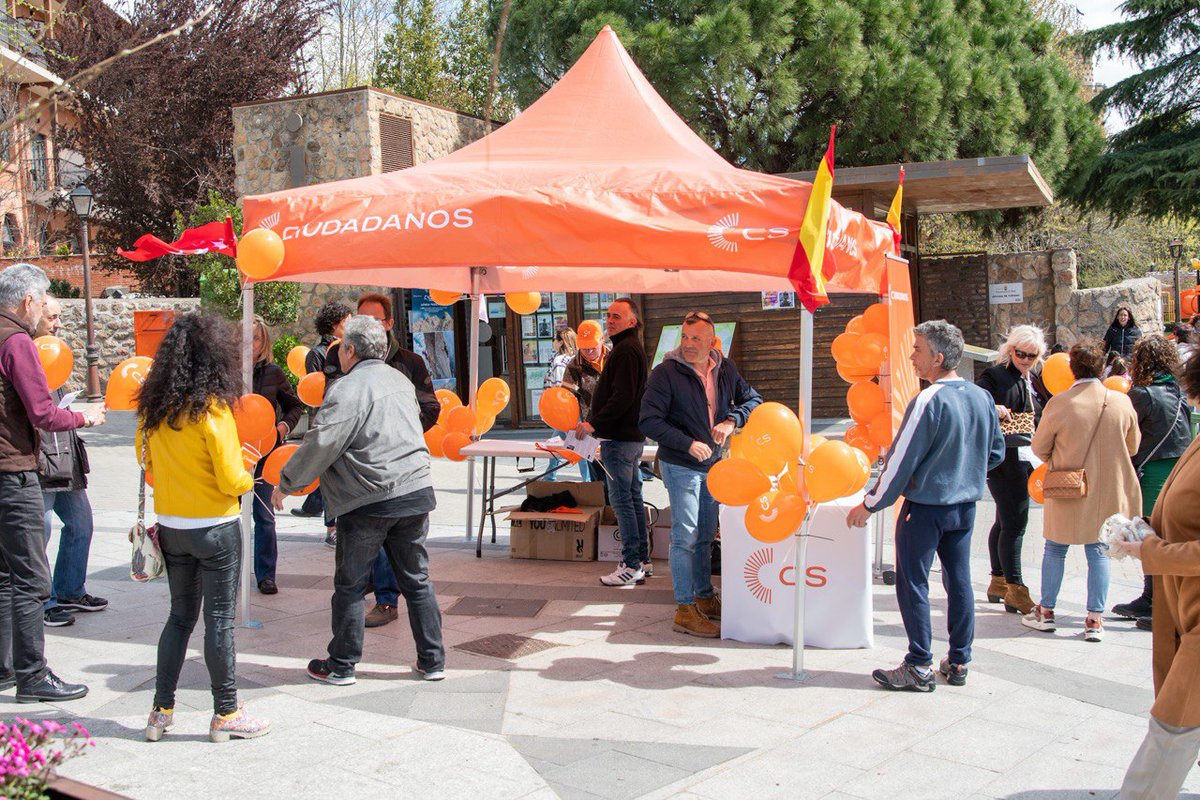 CS_Madrid's tweet photo. ☀️Otro magnífico día visitando municipios de la mano de @ArucaGomez, para dar a conocer el proyecto de Ciudadanos para la Comunidad de Madrid.

📌Esta mañana hemos visitado Manzanares el Real de la mano de los compañeros de la zona norte. https://t.co/i3tnkG94bq