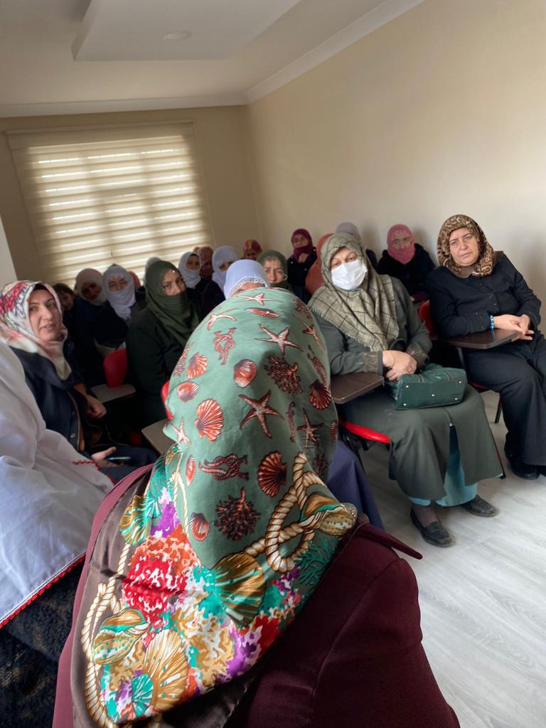 kad_agr's tweet photo. Patnos ilçemizde seçim g��ndemli  kadın buluşması 

#DisaEm #bizdeğiştireceğiz https://t.co/rZP9iMNVTH