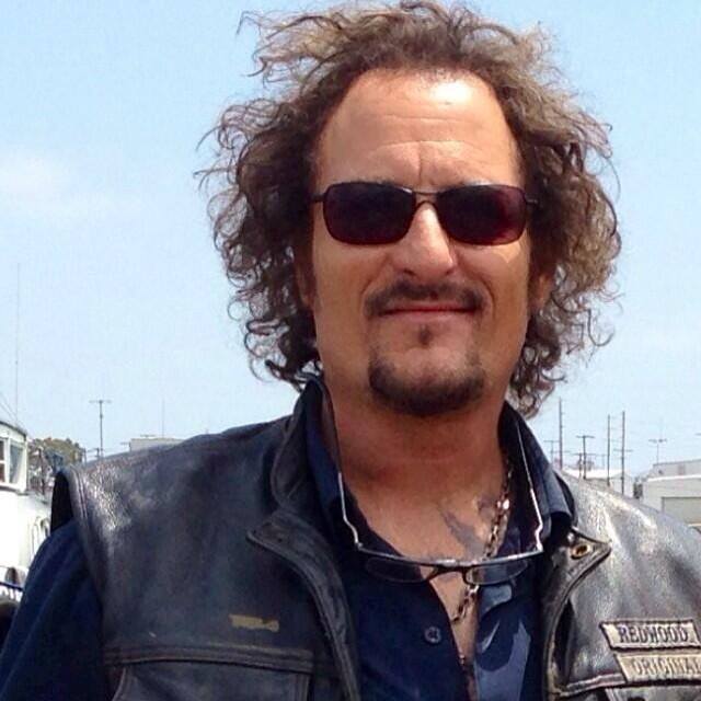 black_mamba_06's tweet photo. Just a little "hello" from moi to my guys 🥰@SonsofAnarchy #4everNumberOne 👍 with @KimFCoates "tiggy love", @TommyFlanagan "Chibby babe" @davidlabrava "happy crazy" & #CharlieHunnam our "Jackie boy" 💋🫶 Miss You ALL #TeamSistersBrothersSOA .. 💔💋 https://t.co/2a8Cn0m7om