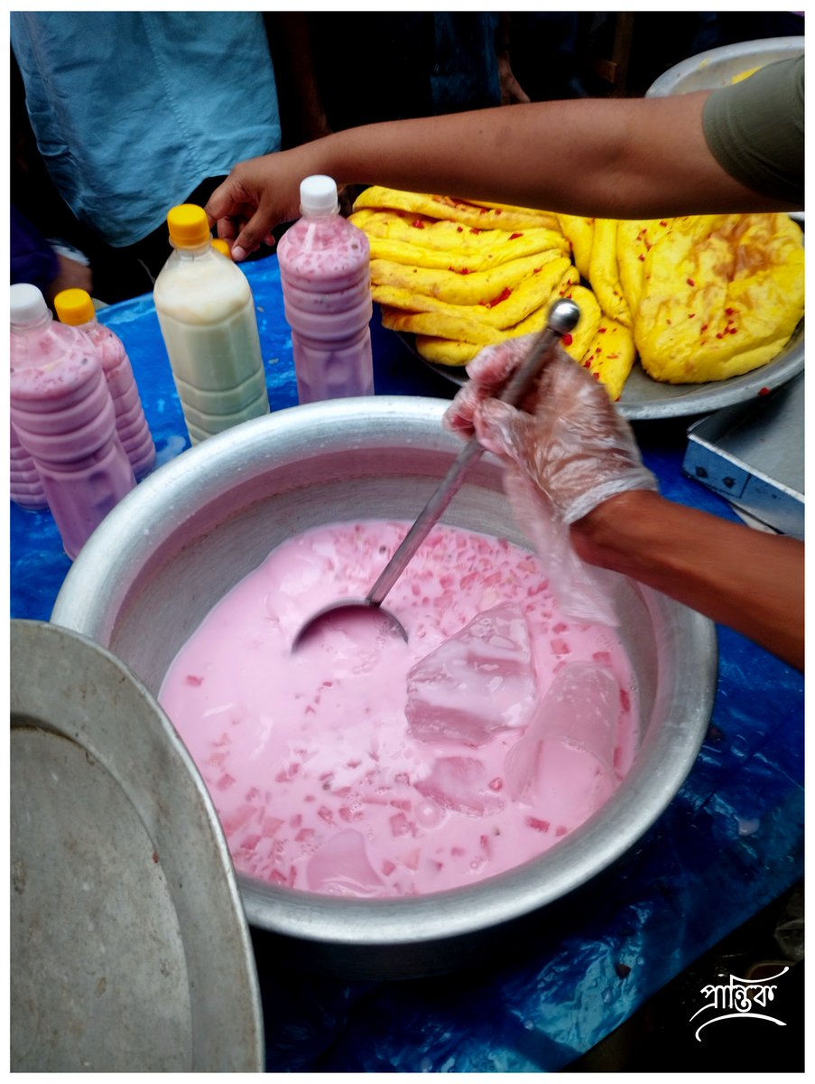 prantik_uxui's tweet photo. Dhaka's traditional Ifatari Hut đŽđĨâ¤ī¸|| Chawkbazar, March 2023 ||
Part 2
#iftar #chakbazar #chawkbazar #iftari #hut #dhaka #traditional #iftarihut #dhakatradition #food #street #streetfood #delecious #deliciousfood #photography #foodphotography #streetphotography https://t.co/HfmMLHw4eZ