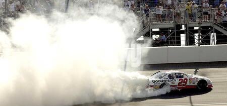 Cpitman8's tweet photo. @Pen2ke Kevin Harvick July 15,2001 Tropicana 400. The day after I was born https://t.co/kCOmPL3kXS