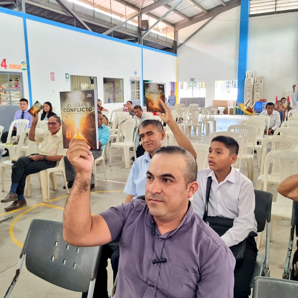 JoseUrciaCarlos's tweet photo. 🙏 Miembros de la Iglesia Adventista Maranatha🌴🇵🇪 listos para compartir el mensaje de esperanza en esta #SemanaSanta2023 #JesúsVenció. ❤️ Participa con toda la familia, Dios tiene un gran propósito para ti. 🤗
#DMUtcubambaC https://t.co/59rAJfOaGg