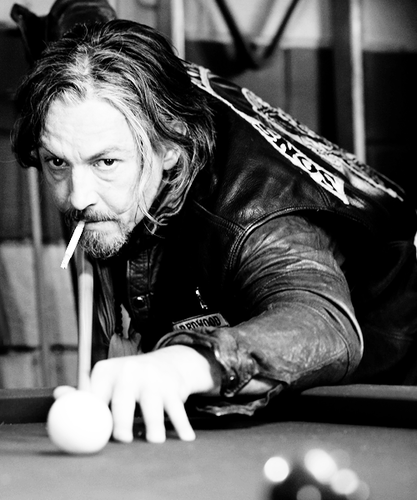 black_mamba_06's tweet photo. Just a little "hello" from moi to my guys 🥰@SonsofAnarchy #4everNumberOne 👍 with @KimFCoates "tiggy love", @TommyFlanagan "Chibby babe" @davidlabrava "happy crazy" & #CharlieHunnam our "Jackie boy" 💋🫶 Miss You ALL #TeamSistersBrothersSOA .. 💔💋 https://t.co/2a8Cn0m7om