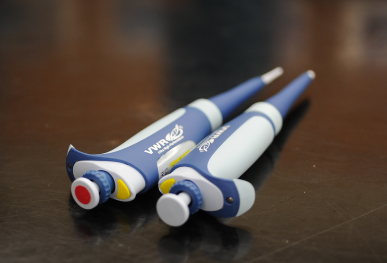 ABEProgOffice's tweet photo. Want a kit of research-grade #biotech equipment and supplies for your students? Find an @Amgen #BiotechExperience program site near you for professional development opportunities and access to this exciting program! https://t.co/Taxr8twVHv https://t.co/pyHU5PSqz4