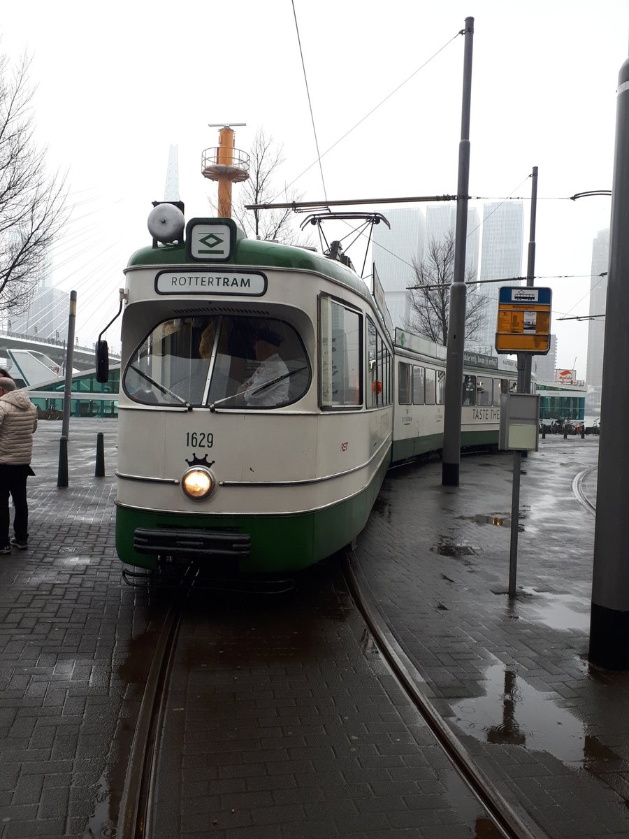 AnnaIke's tweet photo. Prachtige rit in de #Rottertram Heerlijk gedineerd. Echt een aanrader. We staan nu wel te wachten tot alle FCTwentefans door de ME naar de snelweg begeleid zijn vanaf het stadion van Excelsior. We zitten droog en warm. https://t.co/KD0uADYl13