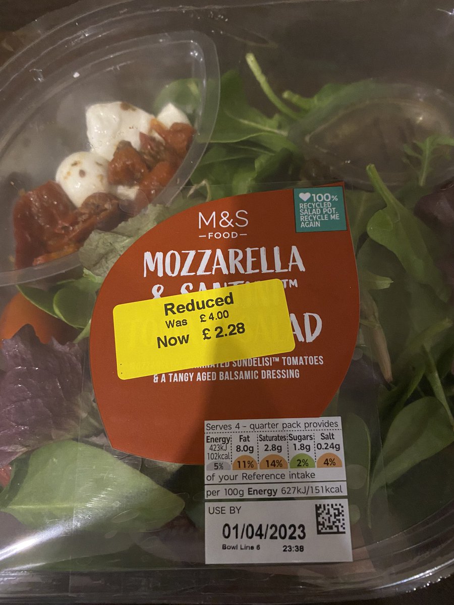 SBuD2's tweet photo. @marksandspencer - a bit of extra protein in our salad tonight! 🐌🐌

Bought this afternoon in M&amp;S in Merthyr Tydfil, just taken out of fridge ready to serve and noticed our new friend! 🙈🙈

#snailinsalad #snailtrail https://t.co/GpaAfEb6VQ