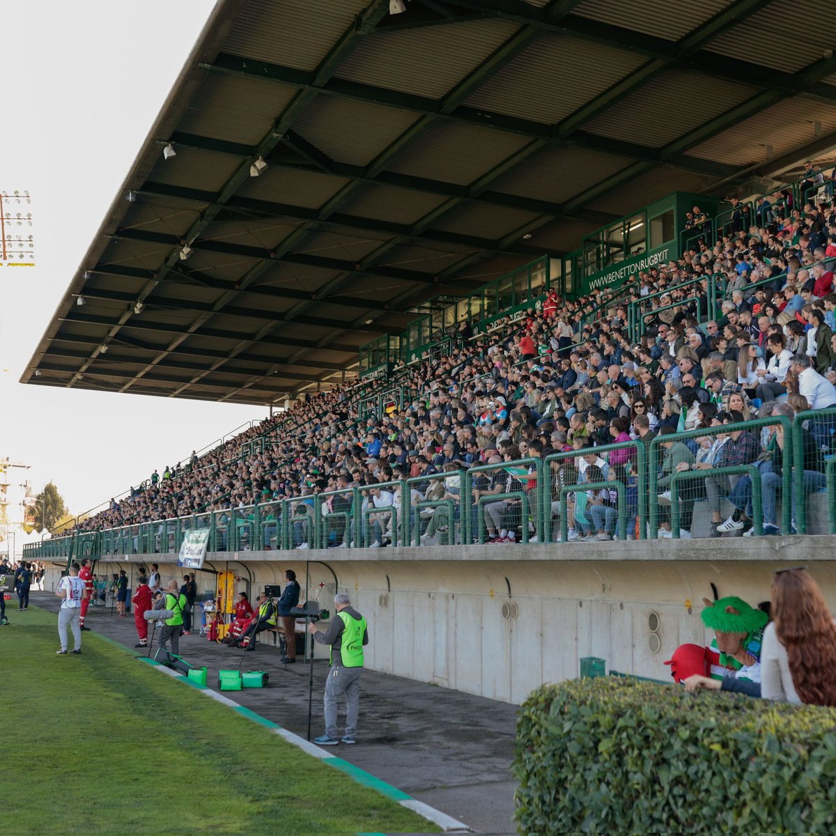 Monigo sold out. Benetton 41 - 19 Connacht. Vittoria splendida, partita divertente, sole, tanta birra, musica, giornata perfetta. 
#BENvCON @BenettonRugby